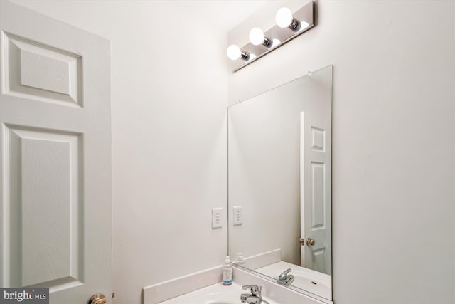 bathroom featuring sink