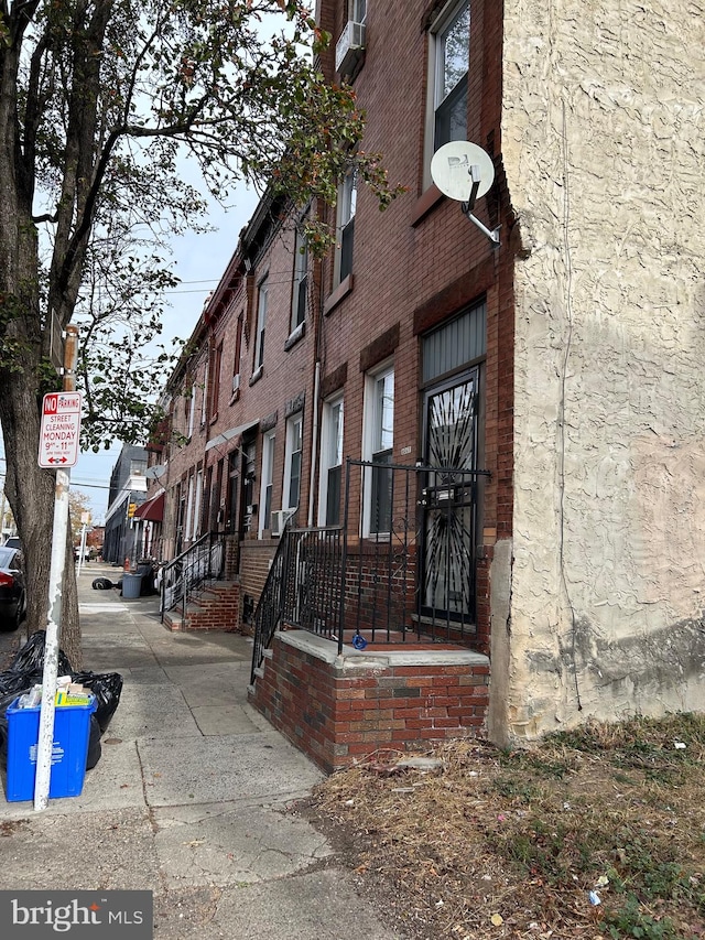 Listing photo 3 for 2345 N 25th St, Philadelphia PA 19132