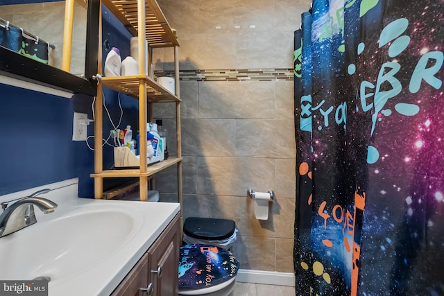 bathroom with vanity, toilet, and a shower with curtain