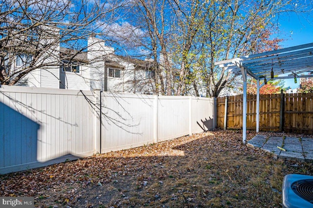 view of yard with a pergola