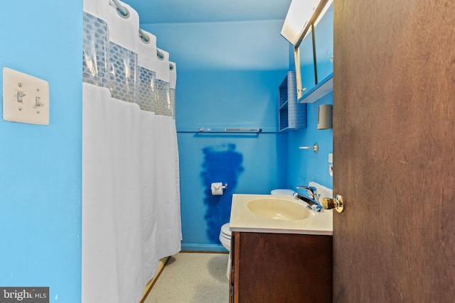 bathroom with vanity, curtained shower, and toilet