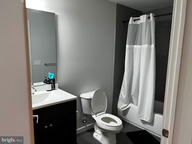 full bathroom featuring tile patterned floors, vanity, shower / bath combo, and toilet