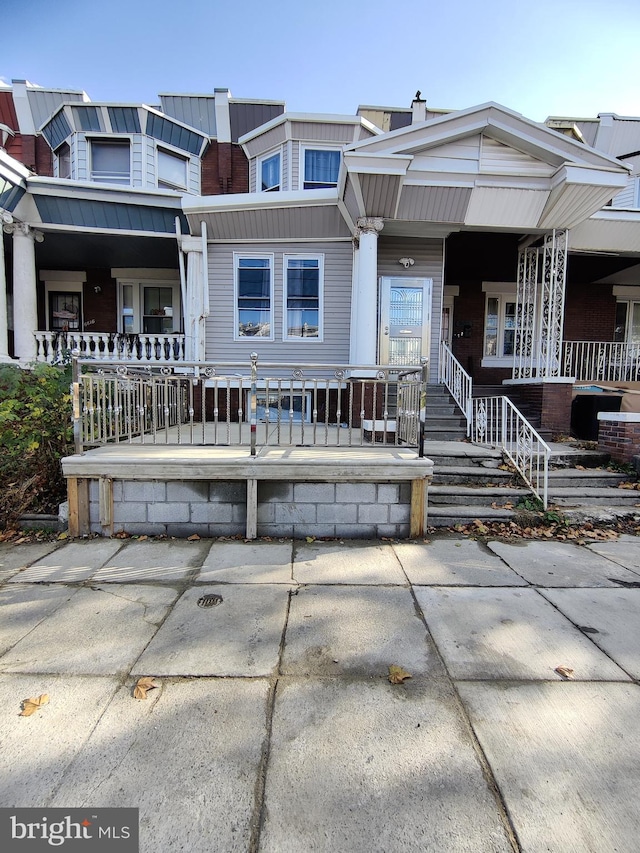 view of front facade featuring a porch