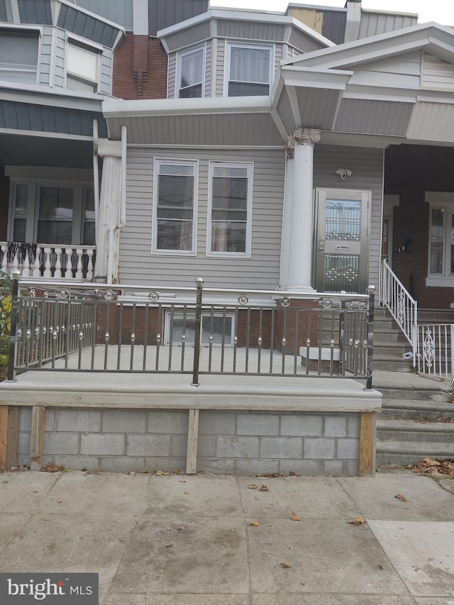 property entrance featuring covered porch