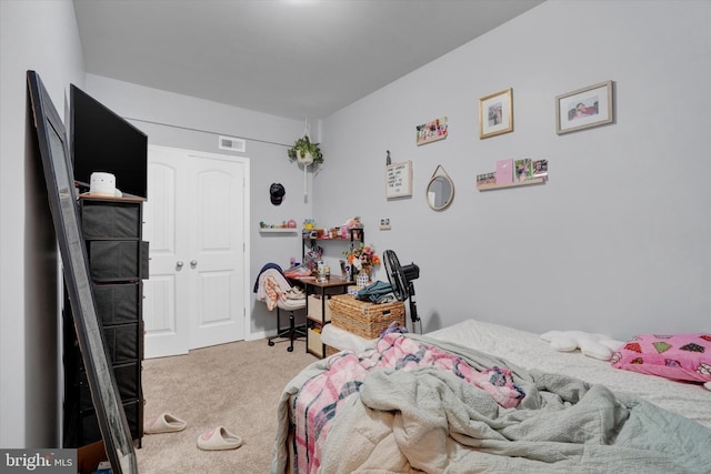 bedroom featuring carpet flooring and a closet