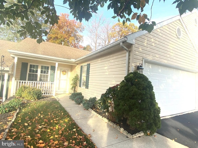 view of front of home with covered porch and a garage