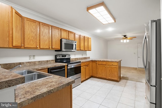 357 Winners Cir, Red Lion, PA 17356 - kitchen featuring appliances with stainless steel finishes, a peninsula, ornamental molding, a sink, and a ceiling fan