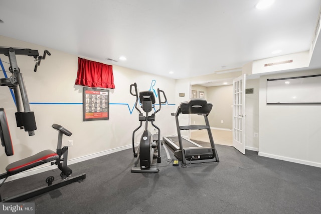 workout room featuring recessed lighting, visible vents, and baseboards