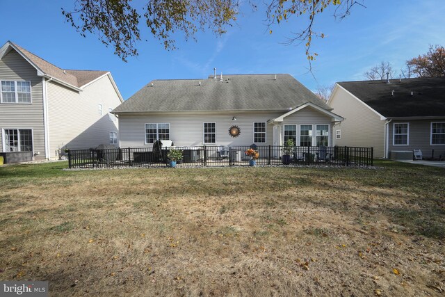 back of house featuring a lawn