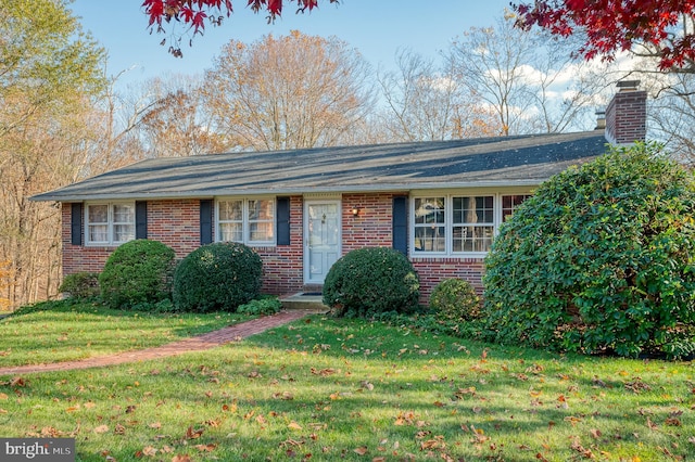 single story home featuring a front yard