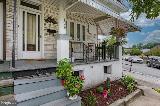 entrance to property featuring covered porch