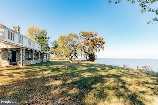 view of yard featuring a water view