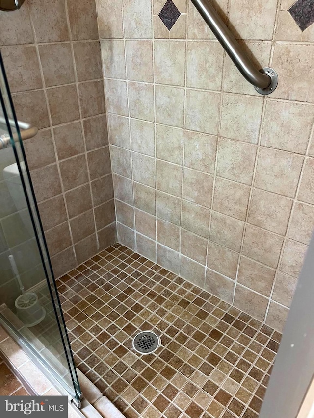 bathroom with a tile shower