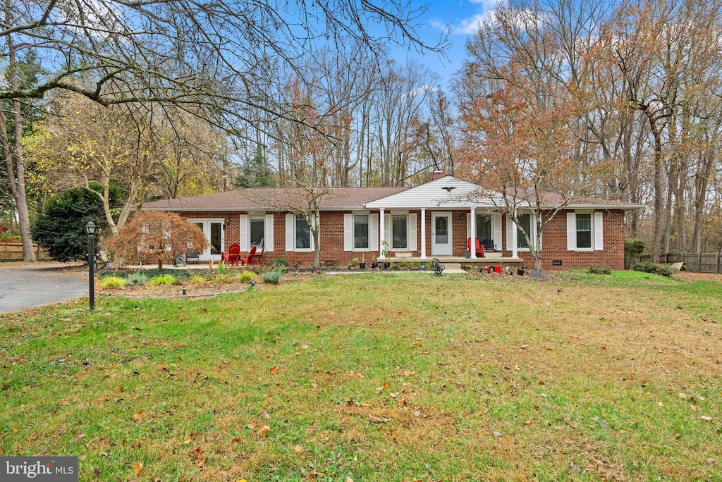 ranch-style home featuring a front yard and a porch