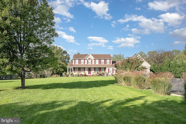 view of front facade featuring a front yard and covered porch