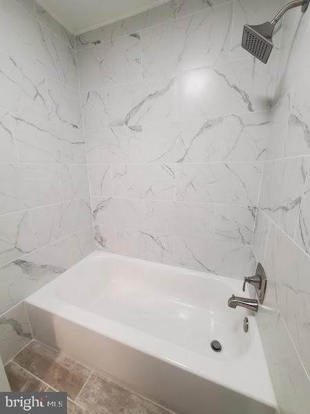 bathroom featuring shower / washtub combination