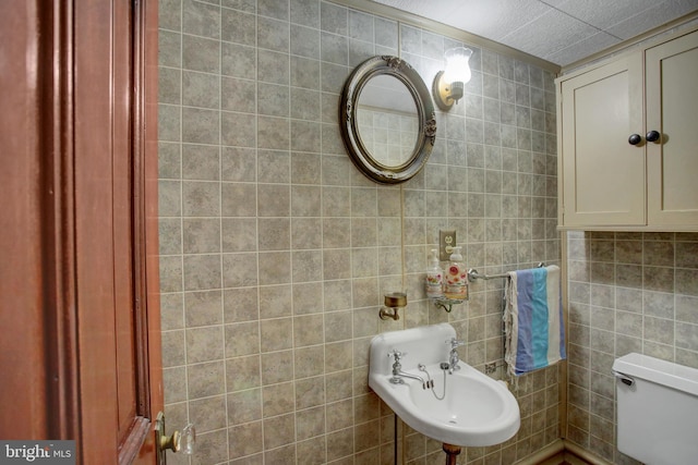 144 W Main St, Waynesboro, PA 17268 - half bathroom featuring toilet