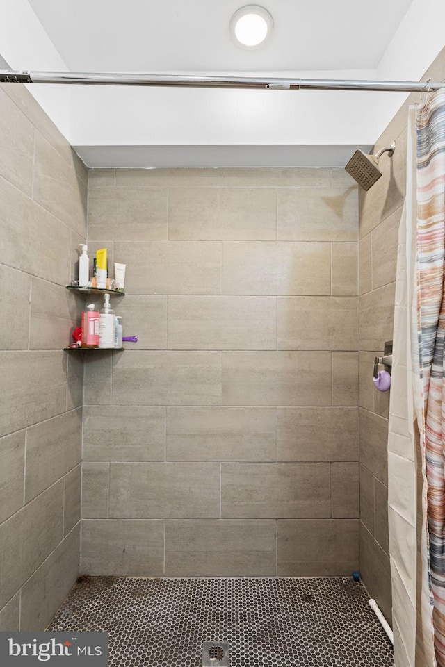 bathroom with walk in shower