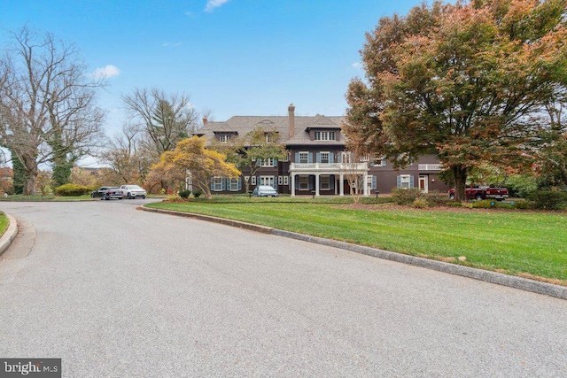 view of front of home with a front yard