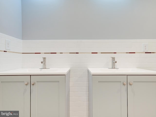 bathroom with backsplash and vanity