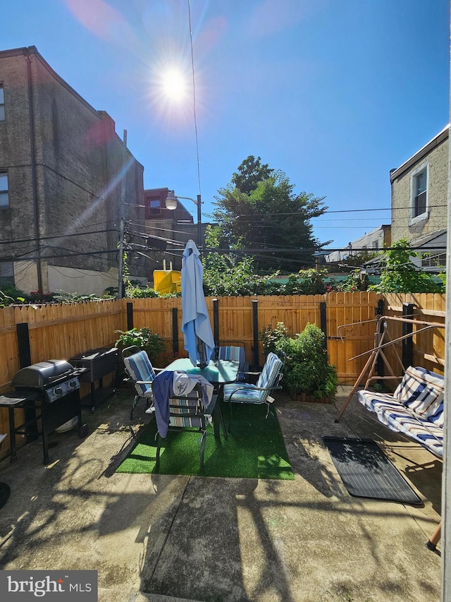 view of yard featuring a patio area