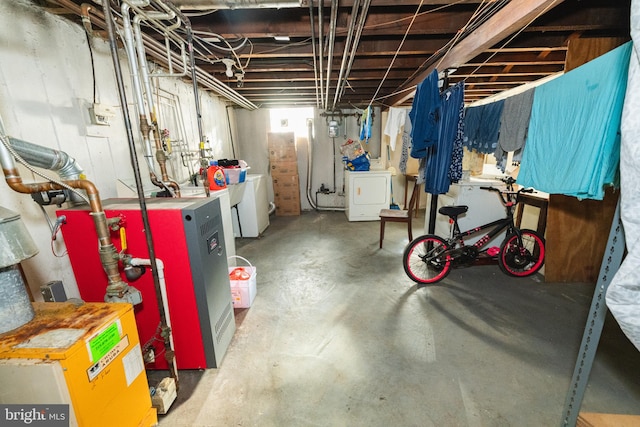 basement featuring washing machine and clothes dryer