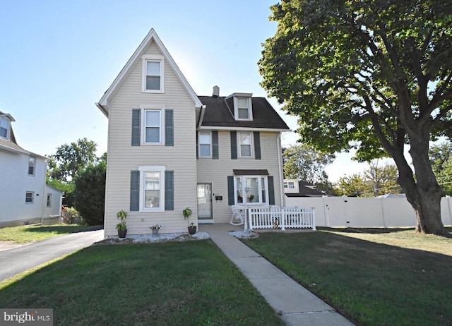 view of front of house featuring a front yard