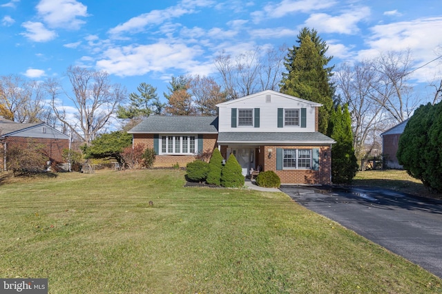 tri-level home featuring a front yard