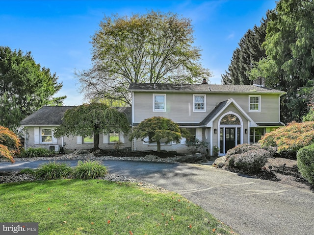 view of front of house with a front lawn