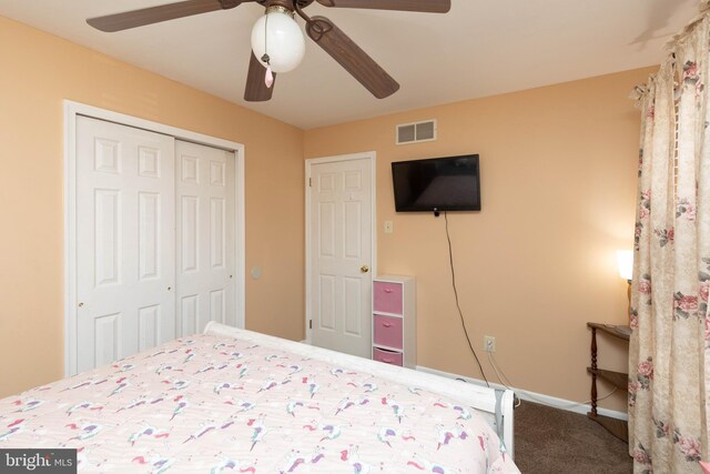 unfurnished bedroom featuring carpet, a closet, and ceiling fan