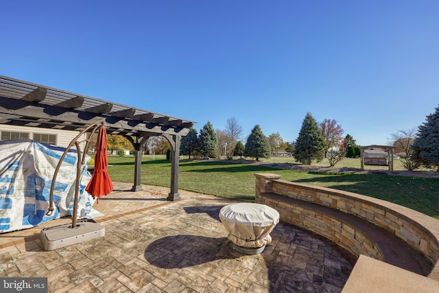 view of patio featuring a pergola