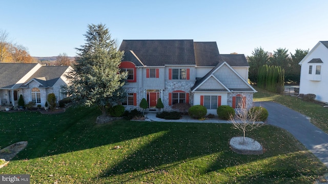 view of front of home featuring a front yard