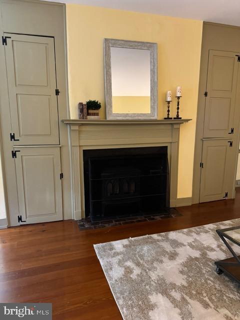 28 The Strand, New Castle, DE 19720 - detailed view of a fireplace with flush hearth and wood finished floors