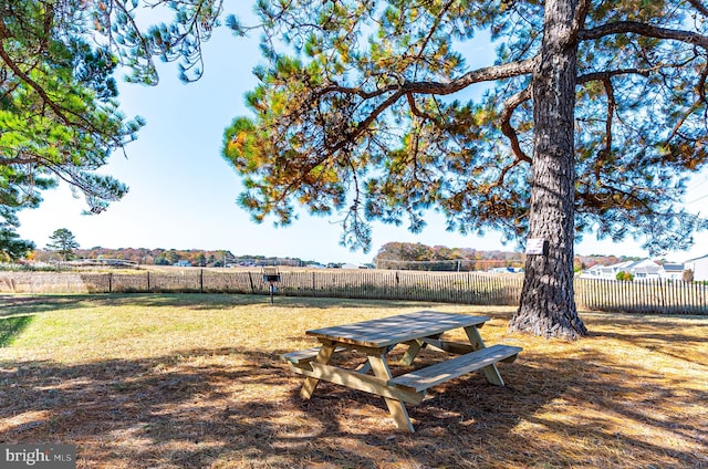 view of yard featuring a rural view