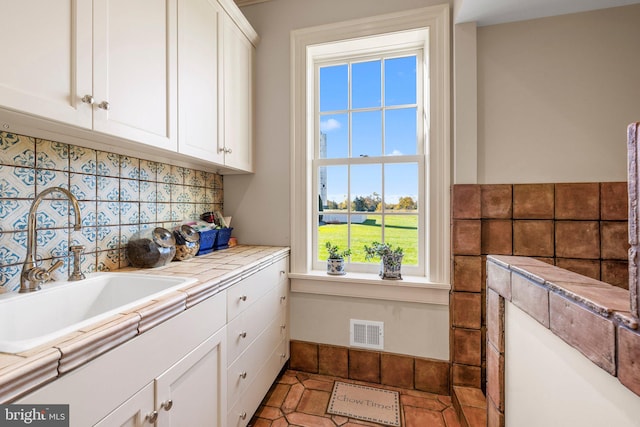 laundry room featuring sink