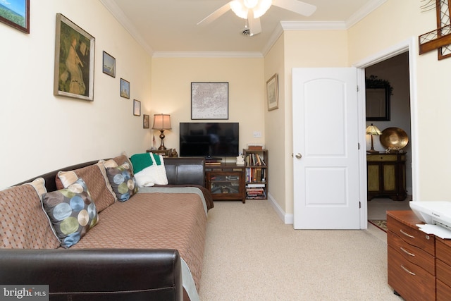 carpeted living room featuring ceiling fan and crown molding