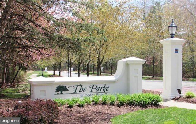 view of community / neighborhood sign