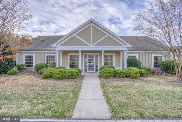 view of front of house featuring a front yard