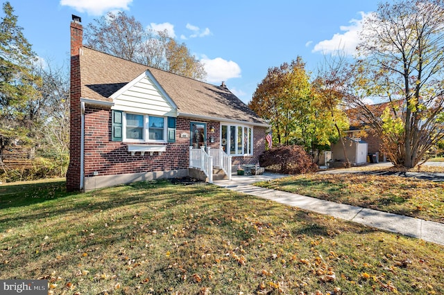 view of front of property with a front yard