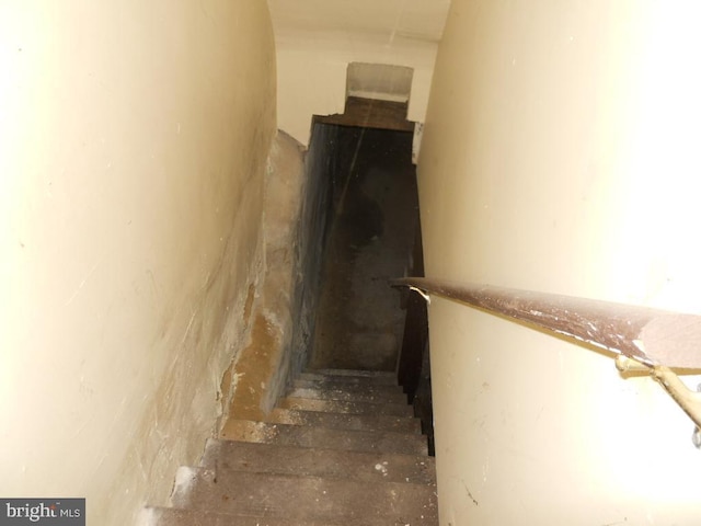 2415 N Myrtlewood St, Philadelphia, PA 19132 - view of stairs