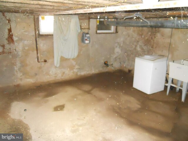 2415 N Myrtlewood St, Philadelphia, PA 19132 - below grade area featuring gas meter