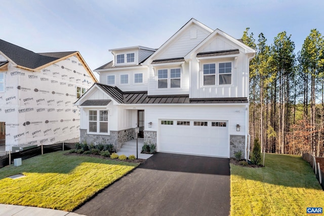 view of front facade featuring a garage and a front yard