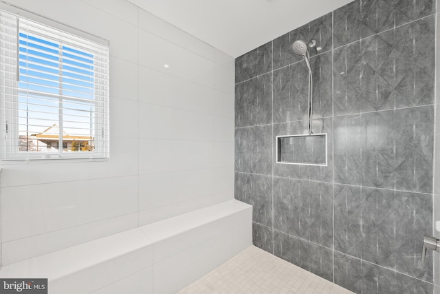 bathroom featuring tiled shower