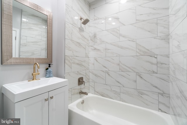 bathroom with vanity and tiled shower / bath