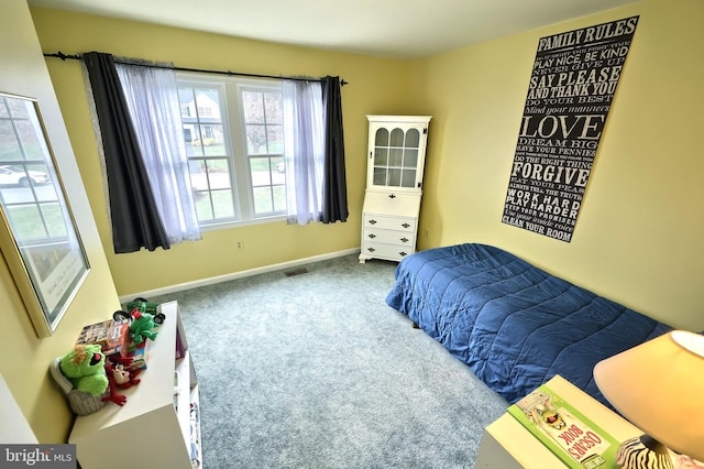 bedroom with carpet flooring