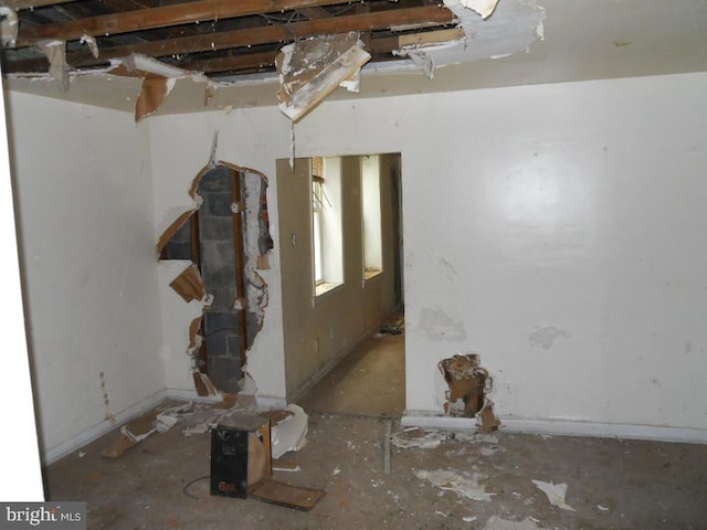 spare room featuring concrete flooring