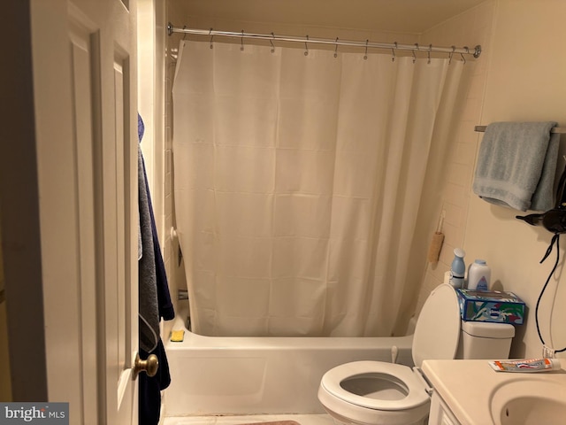 full bathroom featuring shower / bathtub combination with curtain, toilet, and vanity