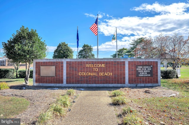 view of community / neighborhood sign