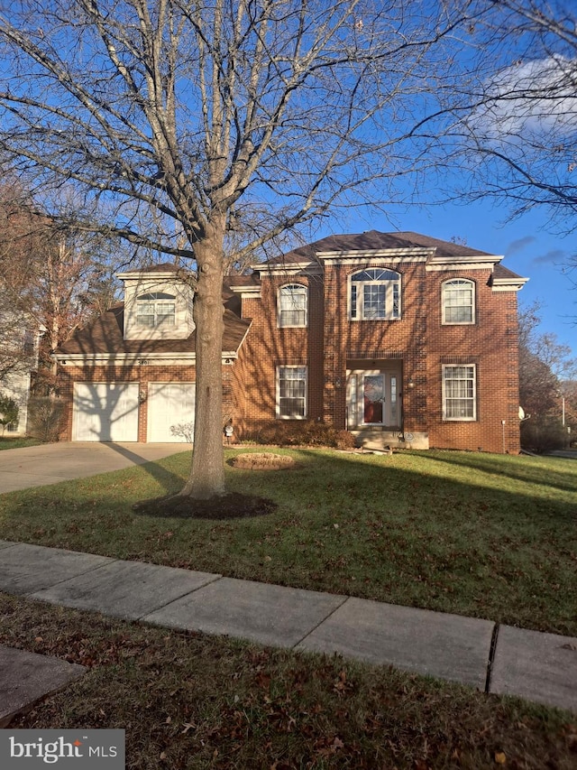 view of front facade featuring a garage and a front yard