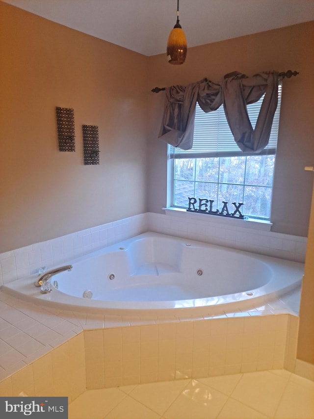 bathroom featuring tiled tub